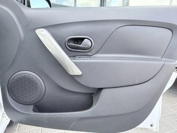 Renault Logan II Рестайлинг с пробегом 2021 года, цена 739 000 рублей, 207086 км, седан, Автокод Объявления