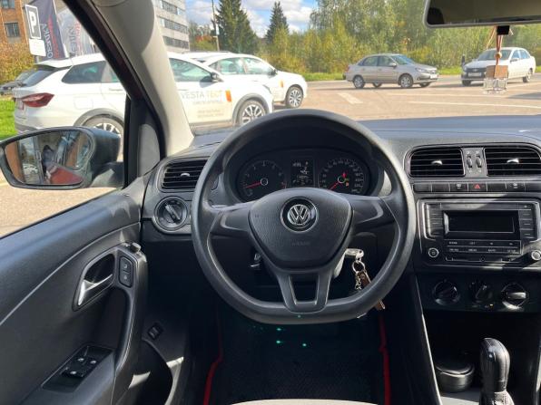 Volkswagen Polo V Рестайлинг с пробегом 2017 года, цена 1 199 000 рублей, 114000 км, седан, Автокод Объявления