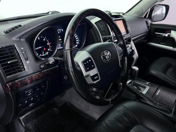 Toyota Land Cruiser 200 Series Рестайлинг 1 с пробегом 2012 года, цена 3 350 000 рублей, 207268 км, внедорожник, Автокод Объявления