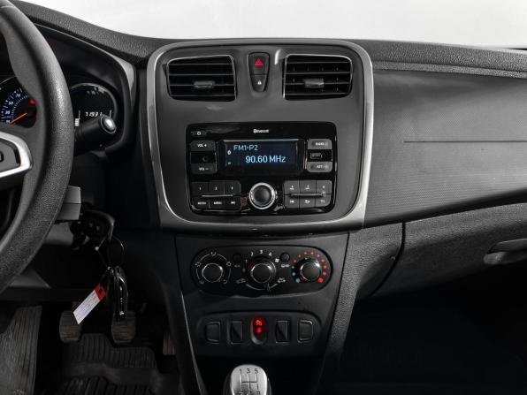 Renault Logan II Рестайлинг с пробегом 2021 года, цена 999 000 рублей, 71899 км, седан, Автокод Объявления