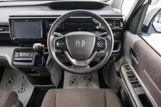 Honda Stepwgn V с пробегом 2015 года, цена 1 749 000 рублей, 123000 км, минивэн, Автокод Объявления