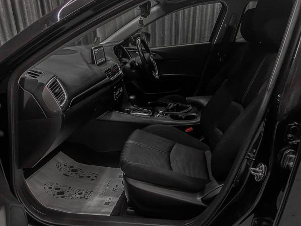 Mazda Axela III Рестайлинг с пробегом 2017 года, цена 1 380 000 рублей, 87000 км, хэтчбек, Автокод Объявления