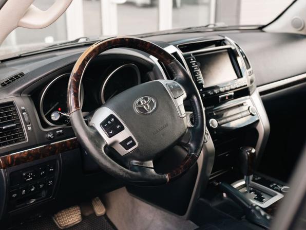 Toyota Land Cruiser 200 Series Рестайлинг 1 с пробегом 2012 года, цена 3 530 000 рублей, 271390 км, внедорожник, Автокод Объявления