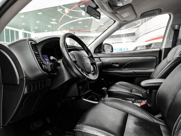 Mitsubishi Outlander III Рестайлинг 3 с пробегом 2020 года, цена 2 699 000 рублей, 46401 км, внедорожник, Автокод Объявления