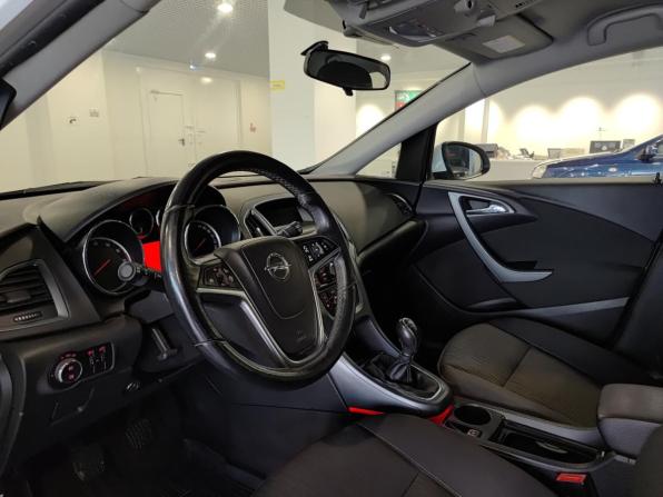 Opel Astra J с пробегом 2012 года, цена 666 000 рублей, 140011 км, хэтчбек, Автокод Объявления