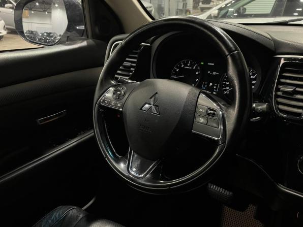 Mitsubishi Outlander III Рестайлинг 2 с пробегом 2015 года, цена 1 498 000 рублей, 237192 км, внедорожник, Автокод Объявления