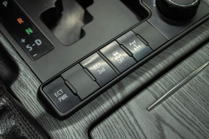 Toyota Land Cruiser 200 Series Рестайлинг 2 с пробегом 2015 года, цена 5 099 000 рублей, 324309 км, внедорожник, Автокод Объявления