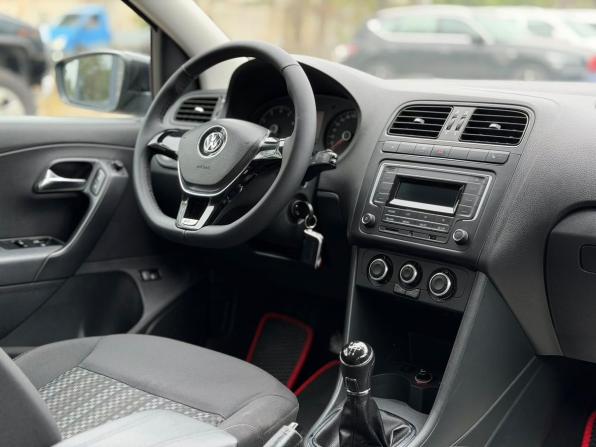 Volkswagen Polo V Рестайлинг с пробегом 2015 года, цена 640 000 рублей, 281978 км, седан, Автокод Объявления