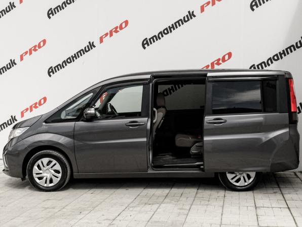 Honda Stepwgn V Рестайлинг с пробегом 2020 года, цена 2 370 000 рублей, 102012 км, минивэн, Автокод Объявления