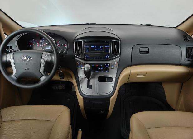 Hyundai H-1 II Рестайлинг 2 с пробегом 2018 года, цена 2 555 000 рублей, 207886 км, минивэн, Автокод Объявления