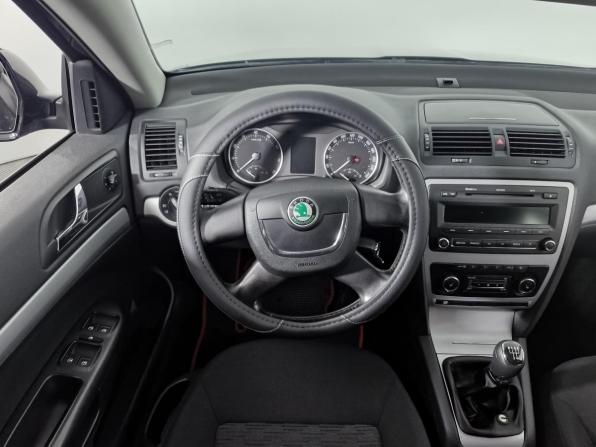 Skoda Octavia II (A5) Рестайлинг с пробегом 2012 года, цена 755 000 рублей, 215172 км, лифтбек, Автокод Объявления