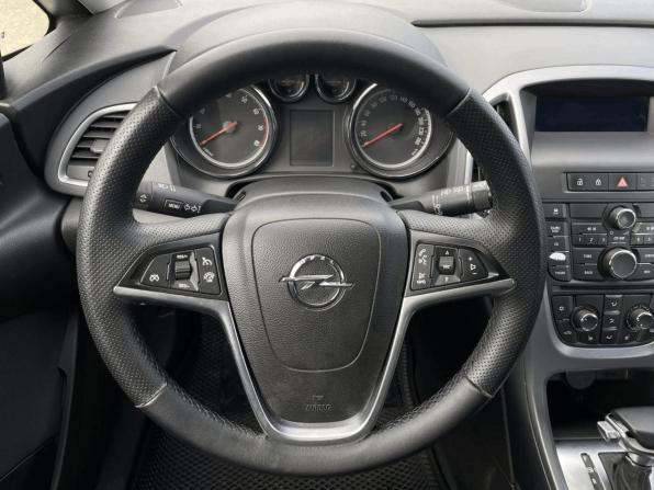 Opel Astra J Рестайлинг с пробегом 2013 года, цена 755 000 рублей, 204299 км, хэтчбек, Автокод Объявления