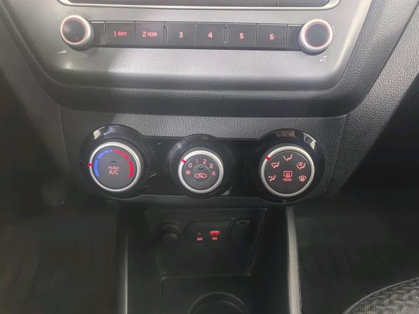 Kia Rio III Рестайлинг с пробегом 2017 года, цена 999 000 рублей, 131212 км, седан, Автокод Объявления