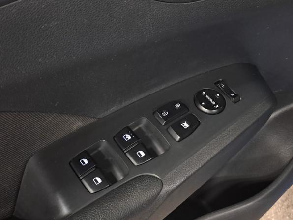 Hyundai Solaris II с пробегом 2019 года, цена 1 295 000 рублей, 105340 км, седан, Автокод Объявления