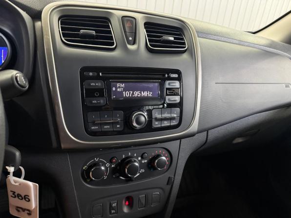 Renault Sandero II с пробегом 2015 года, цена 897 000 рублей, 45689 км, хэтчбек, Автокод Объявления
