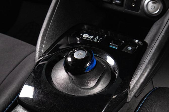 Nissan Leaf II (ZE1) с пробегом 2018 года, цена 1 409 000 рублей, 74800 км, хэтчбек, Автокод Объявления