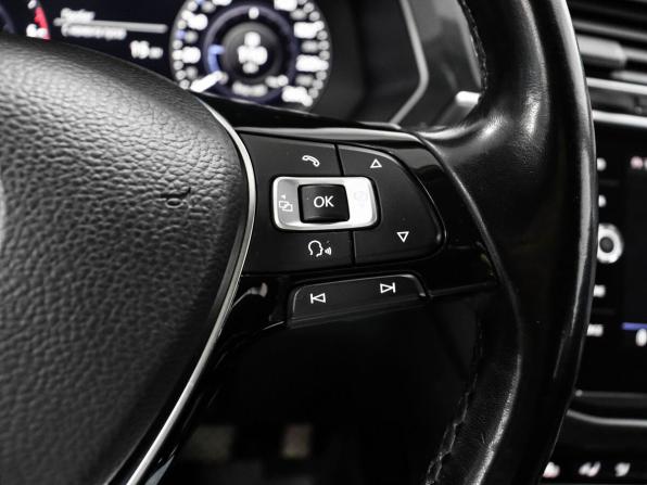 Volkswagen Tiguan II с пробегом 2018 года, цена 2 489 000 рублей, 137420 км, внедорожник, Автокод Объявления