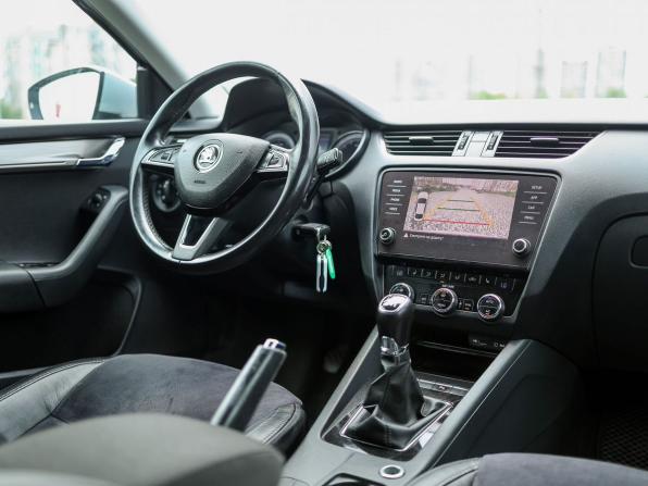 Skoda Octavia III (A7) Рестайлинг с пробегом 2017 года, цена 1 420 000 рублей, 175200 км, лифтбек, Автокод Объявления