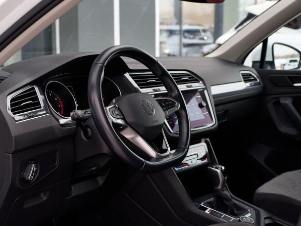 Volkswagen Tiguan II Рестайлинг с пробегом 2021 года, цена 3 450 000 рублей, 50760 км, внедорожник, Автокод Объявления