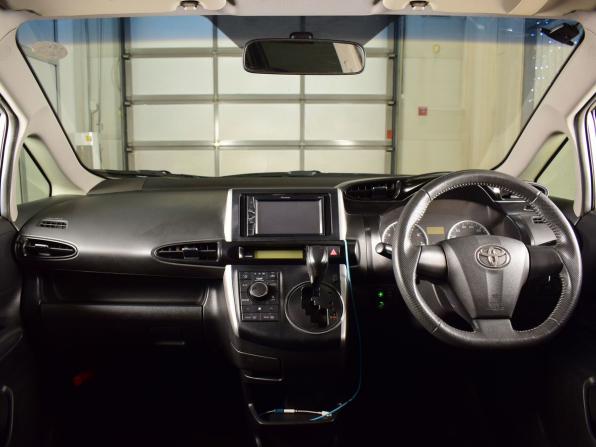 Toyota Wish II Рестайлинг с пробегом 2013 года, цена 1 149 995 рублей, 253877 км, минивэн, Автокод Объявления
