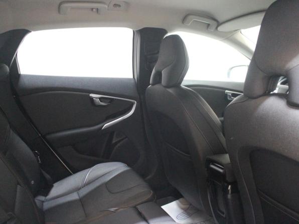 Volvo V40 II с пробегом 2013 года, цена 1 200 000 рублей, 136618 км, хэтчбек, Автокод Объявления
