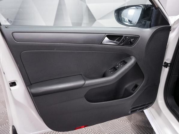 Volkswagen Jetta VI Рестайлинг с пробегом 2015 года, цена 977 000 рублей, 205000 км, седан, Автокод Объявления