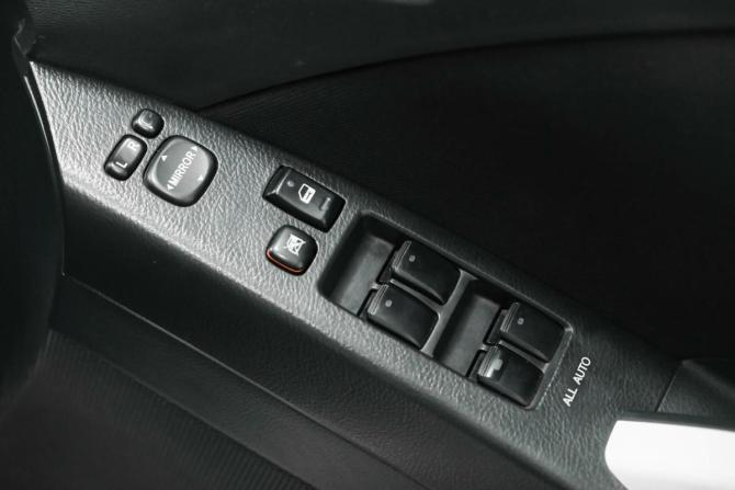 Toyota ISis I Рестайлинг с пробегом 2012 года, цена 1 100 000 рублей, 221686 км, компактвэн, Автокод Объявления