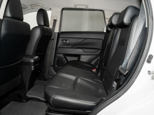 Mitsubishi Outlander III Рестайлинг 2 с пробегом 2015 года, цена 1 950 500 рублей, 93080 км, внедорожник, Автокод Объявления