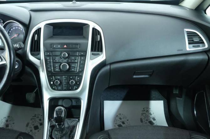 Opel Astra J Рестайлинг с пробегом 2013 года, цена 939 000 рублей, 298000 км, хэтчбек, Автокод Объявления