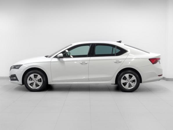 Skoda Octavia IV (A8) с пробегом 2021 года, цена 2 410 000 рублей, 39440 км, лифтбек, Автокод Объявления