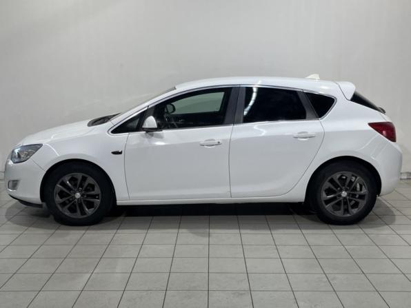 Opel Astra J с пробегом 2011 года, цена 604 500 рублей, 216000 км, хэтчбек, Автокод Объявления