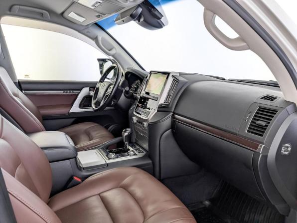 Toyota Land Cruiser 200 Series Рестайлинг 2 с пробегом 2016 года, цена 6 900 000 рублей, 74780 км, внедорожник, Автокод Объявления