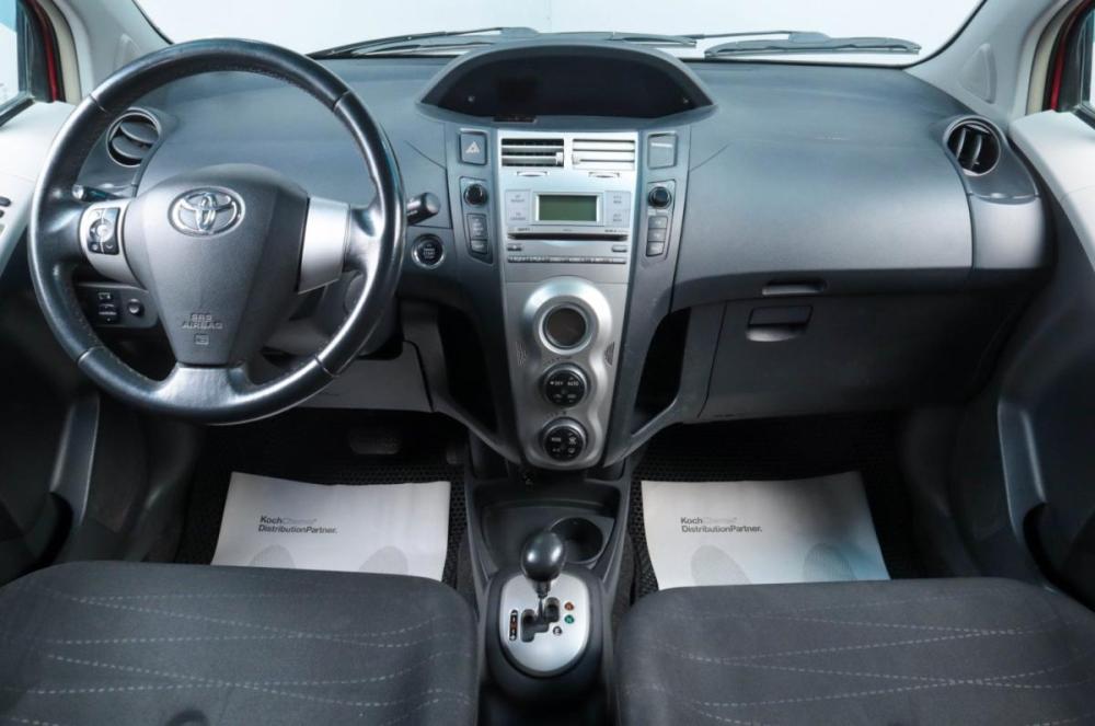 Toyota Yaris II Челябинск  - изображение 17