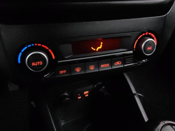 Kia Rio III Рестайлинг с пробегом 2015 года, цена 898 000 рублей, 213171 км, седан, Автокод Объявления