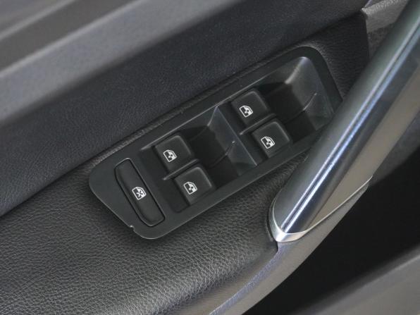 Volkswagen Golf VII Рестайлинг с пробегом 2017 года, цена 1 295 000 рублей, 240798 км, универсал, Автокод Объявления