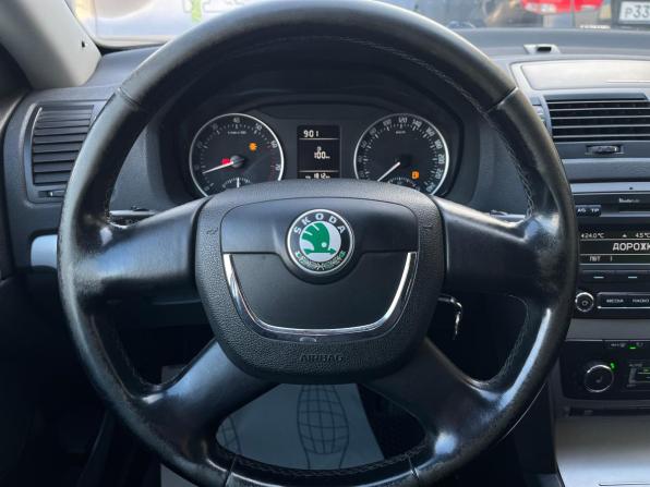 Skoda Octavia II (A5) Рестайлинг с пробегом 2013 года, цена 820 000 рублей, 228000 км, лифтбек, Автокод Объявления