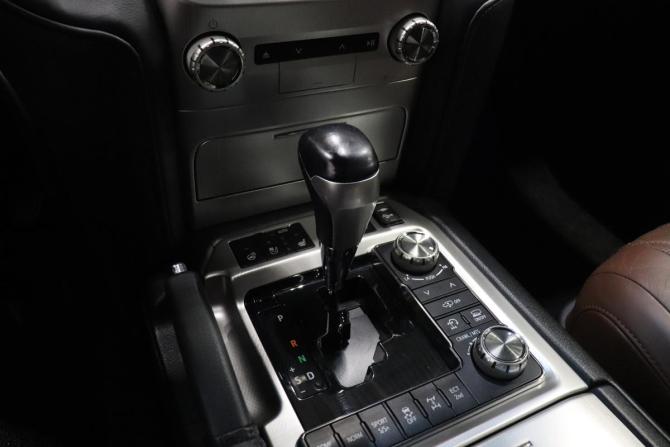 Toyota Land Cruiser 200 Series Рестайлинг 2 с пробегом 2017 года, цена 8 185 000 рублей, 136663 км, внедорожник, Автокод Объявления
