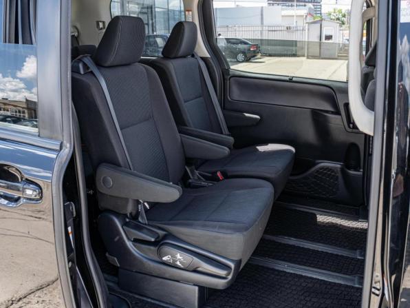 Toyota Voxy III (R80) с пробегом 2014 года, цена 1 800 000 рублей, 135235 км, минивэн, Автокод Объявления