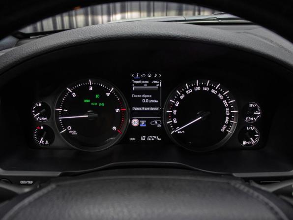 Toyota Land Cruiser 200 Series Рестайлинг 2 с пробегом 2018 года, цена 6 198 000 рублей, 181226 км, внедорожник, Автокод Объявления