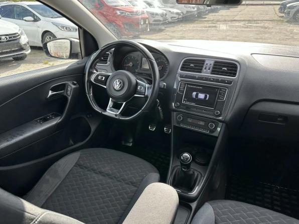 Volkswagen Polo V Рестайлинг с пробегом 2018 года, цена 999 000 рублей, 175000 км, седан, Автокод Объявления