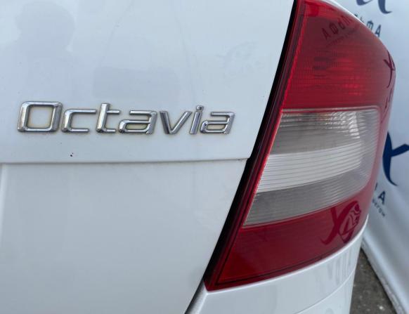 Skoda Octavia II (A5) Рестайлинг с пробегом 2011 года, цена 650 000 рублей, 205702 км, лифтбек, Автокод Объявления