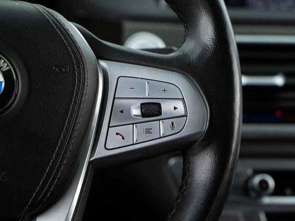 BMW 7 серии VI (G11/G12) Рестайлинг с пробегом 2019 года, цена 5 199 046 рублей, 128274 км, седан, Автокод Объявления
