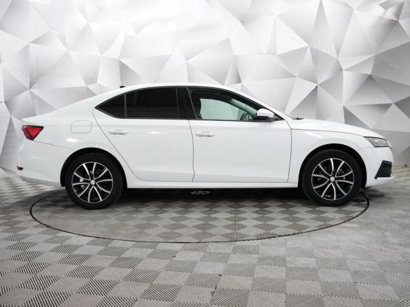 Skoda Octavia IV (A8) с пробегом 2021 года, цена 2 373 000 рублей, 52100 км, лифтбек, Автокод Объявления