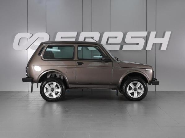 Lada (ВАЗ) Niva Legend с пробегом 2024 года, цена 998 000 рублей, 5937 км, внедорожник, Автокод Объявления