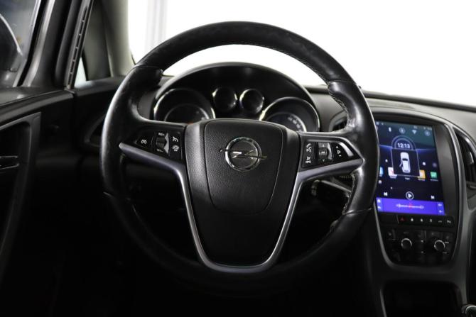 Opel Astra J Рестайлинг с пробегом 2014 года, цена 629 990 рублей, 184666 км, седан, Автокод Объявления