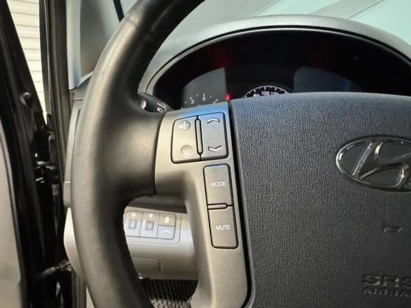 Hyundai H-1 II Рестайлинг 2 с пробегом 2019 года, цена 2 620 000 рублей, 223000 км, минивэн, Автокод Объявления