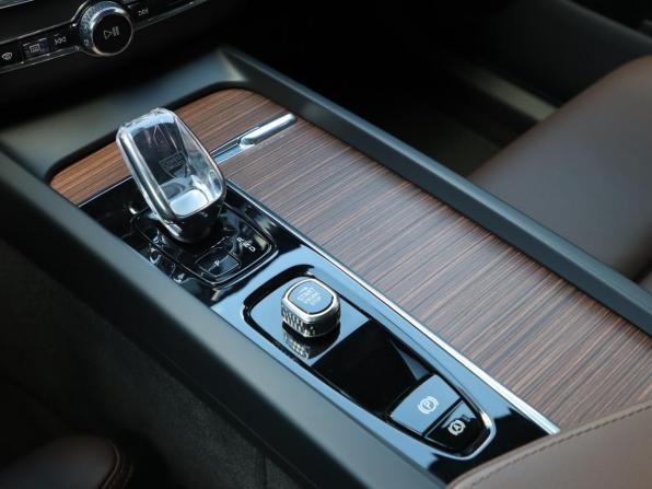 Volvo XC60 II Рестайлинг с пробегом 2024 года, цена 5 500 000 рублей, 23195 км, внедорожник, Автокод Объявления