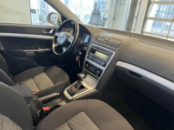 Skoda Octavia II (A5) Рестайлинг с пробегом 2011 года, цена 1 070 000 рублей, 51804 км, лифтбек, Автокод Объявления