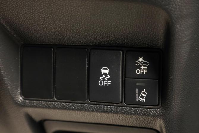 Honda Stepwgn V с пробегом 2015 года, цена 1 899 000 рублей, 161000 км, минивэн, Автокод Объявления