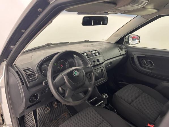 Skoda Fabia II Рестайлинг с пробегом 2011 года, цена 414 000 рублей, 299878 км, хэтчбек, Автокод Объявления